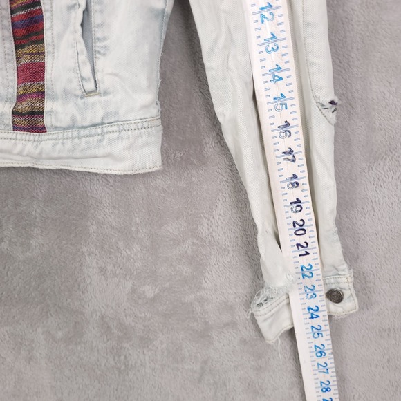 Free People Size 8 Denim Jean JACKET    White Washed  Baja  Aztec Knit - Picture 10 of 13